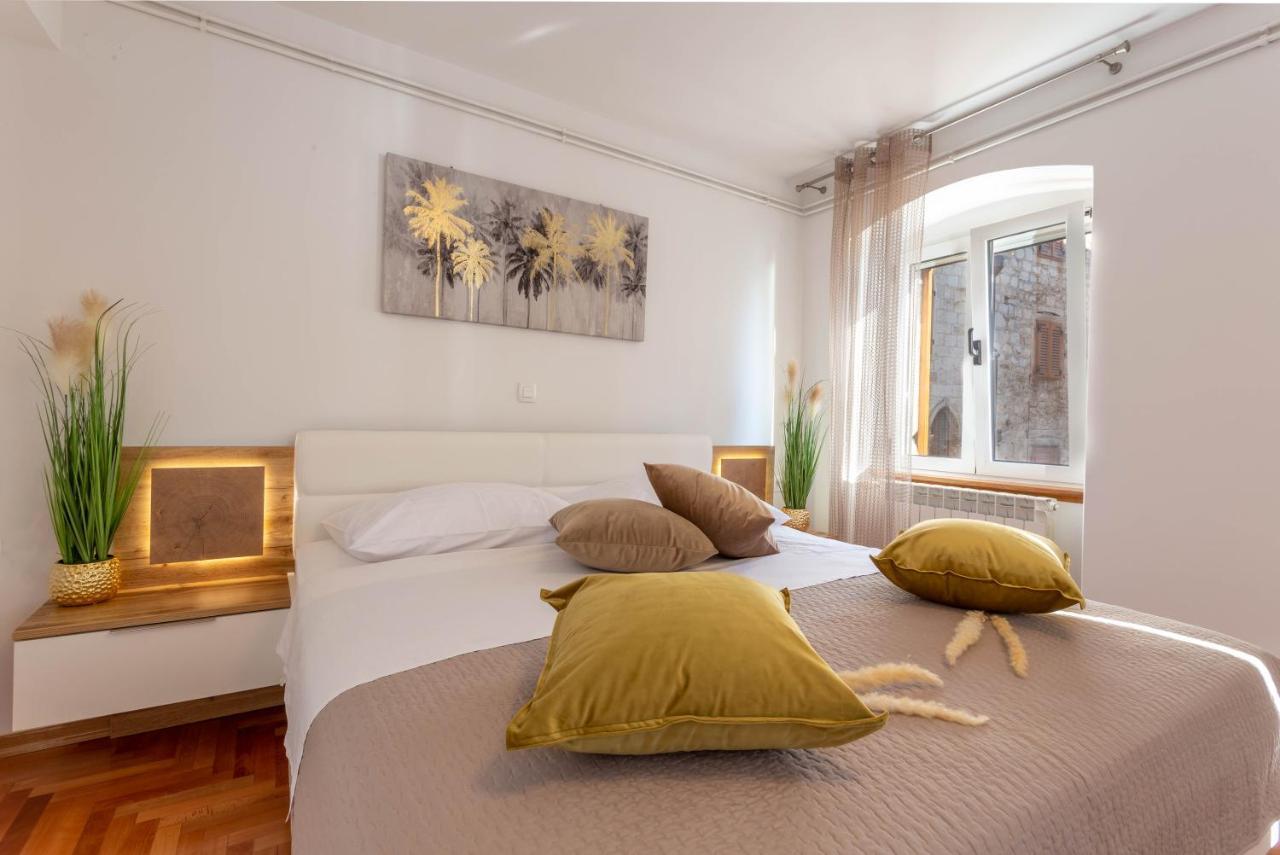Deluxe Dreamy Room In The Center Of Hvar With Sea View ฮวาร์ ภายนอก รูปภาพ