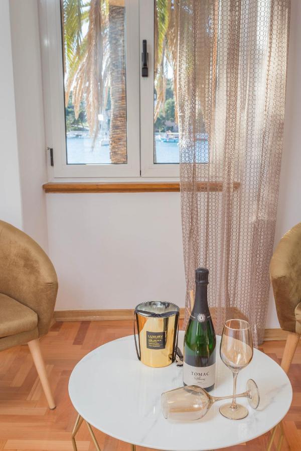 Deluxe Dreamy Room In The Center Of Hvar With Sea View ฮวาร์ ภายนอก รูปภาพ