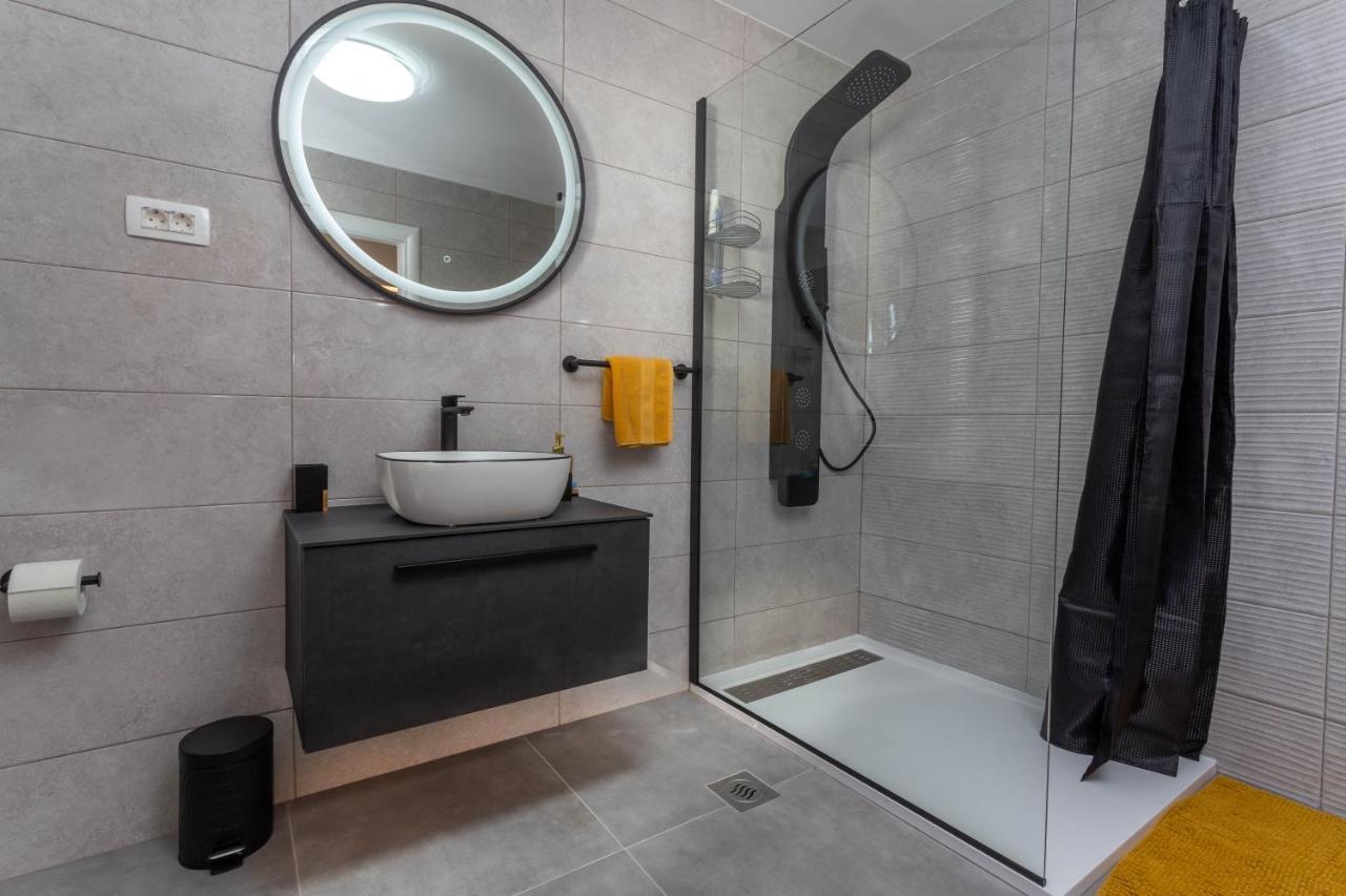 Deluxe Dreamy Room In The Center Of Hvar With Sea View ฮวาร์ ภายนอก รูปภาพ