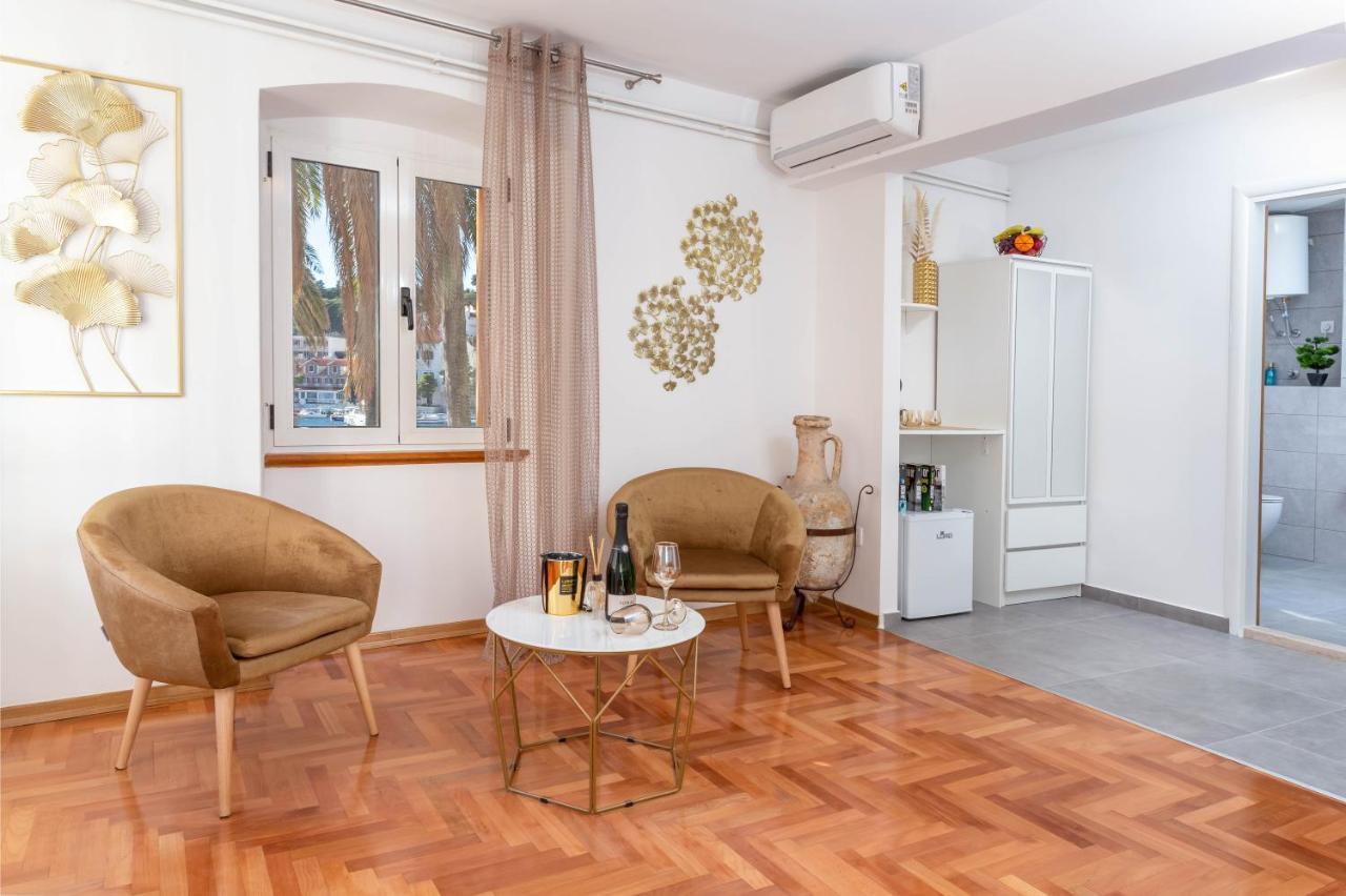 Deluxe Dreamy Room In The Center Of Hvar With Sea View ฮวาร์ ภายนอก รูปภาพ