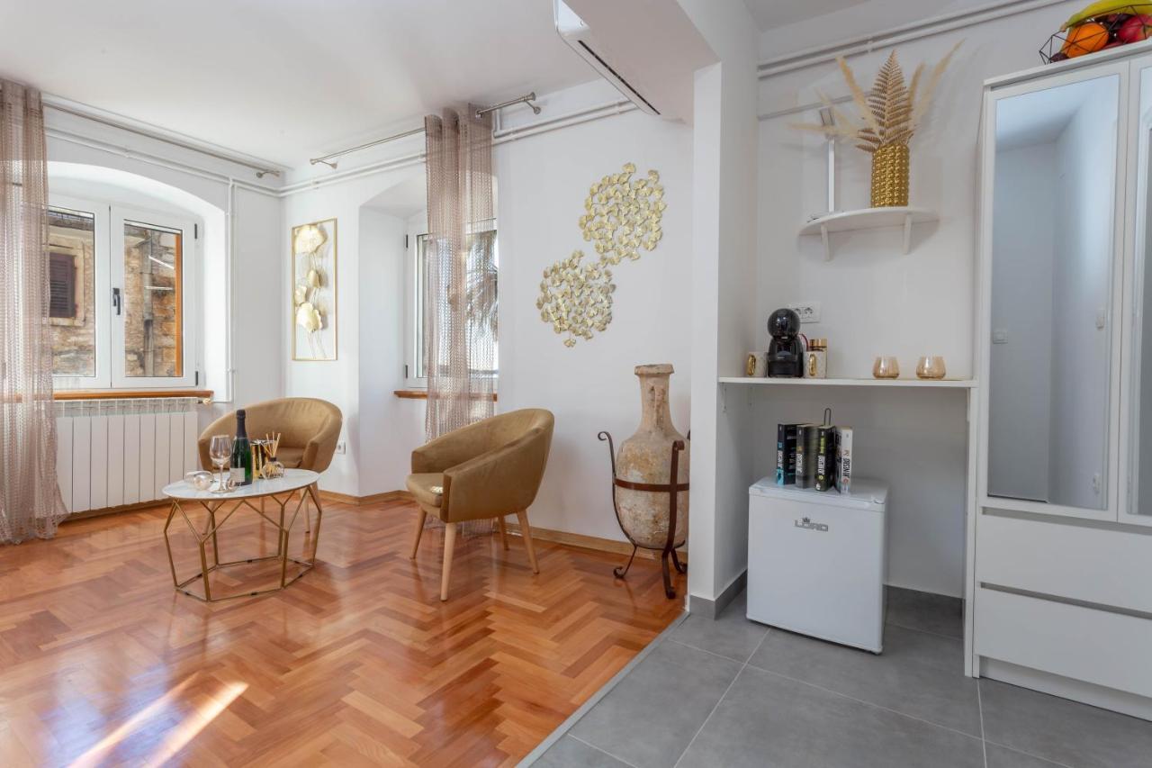 Deluxe Dreamy Room In The Center Of Hvar With Sea View ฮวาร์ ภายนอก รูปภาพ