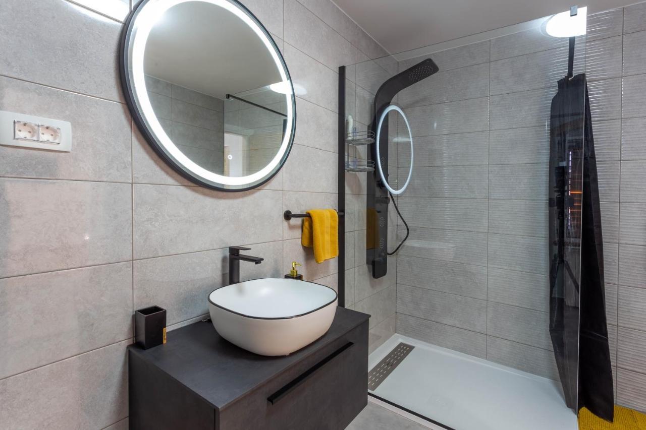 Deluxe Dreamy Room In The Center Of Hvar With Sea View ฮวาร์ ภายนอก รูปภาพ
